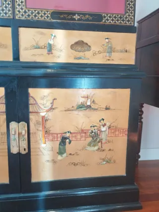 Vitrina China Negra y Dorada