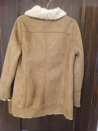 Chaqueta Stradivarius efecto ante y borrego