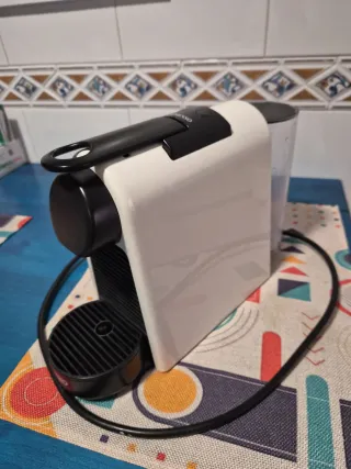 Cafetera Nespresso Beige