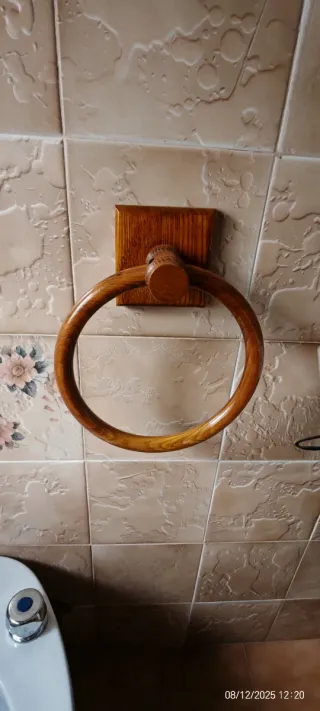 Espejo y Lámparas de Bambú y Madera