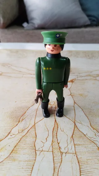 Airgamboy Capitán militar.