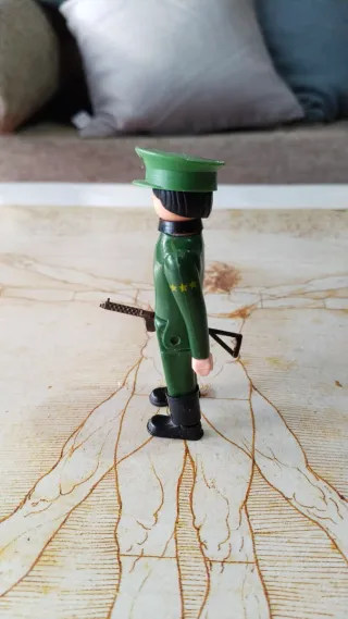 Airgamboy Capitán militar.