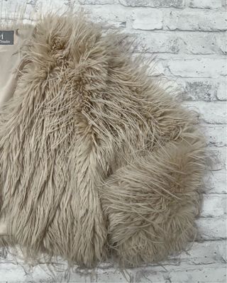 Chaqueta Pelo Crop Beige