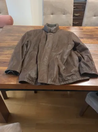 Abrigo Piel auténtica. Marrón. Lotusse