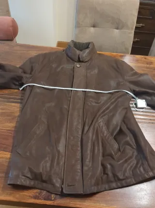 Abrigo Piel auténtica. Marrón. Lotusse