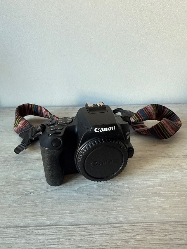 Cámara Canon EOS 250D Negra