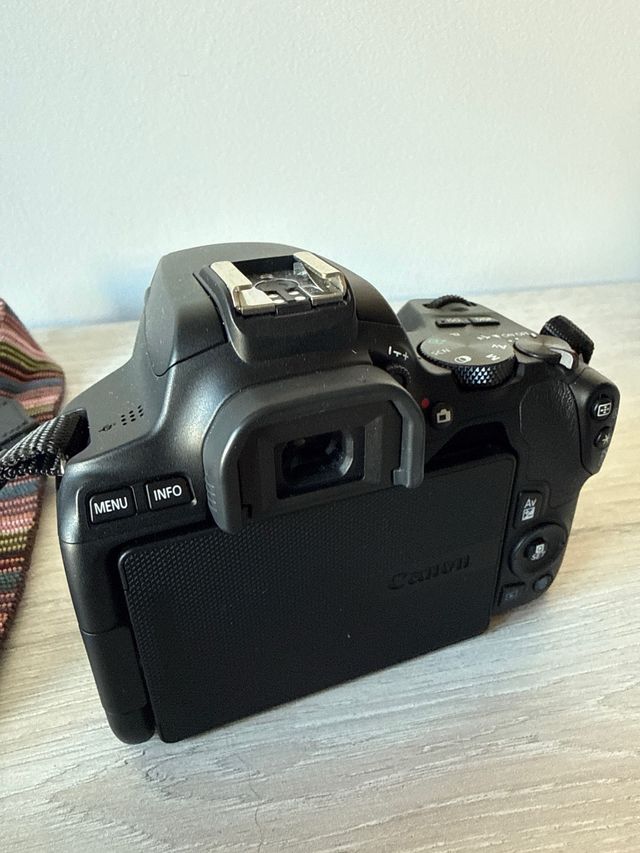 Cámara Canon EOS 250D Negra