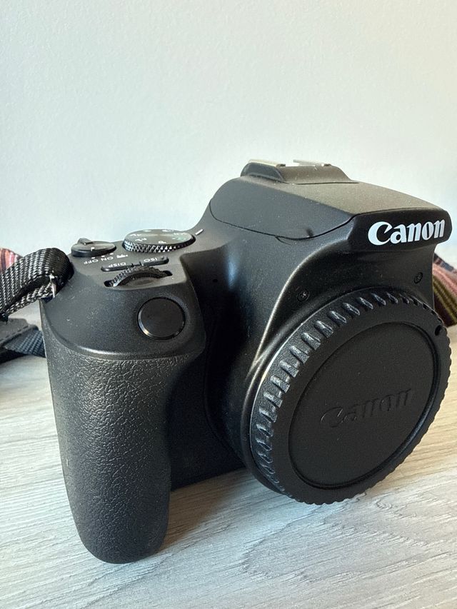 Cámara Canon EOS 250D Negra