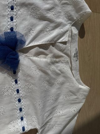 Caftán niña blanco con lazo azul