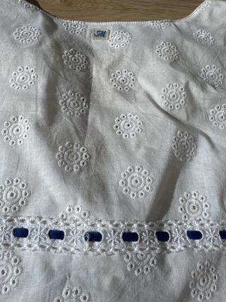 Caftán niña blanco con lazo azul