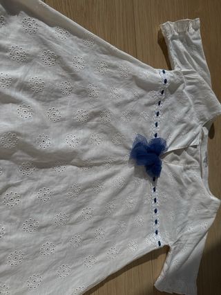 Caftán niña blanco con lazo azul