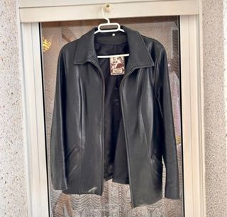 Chaqueta de piel negra