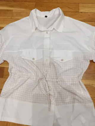 Blusa tipo casaca beige y blanca