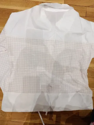 Blusa tipo casaca beige y blanca