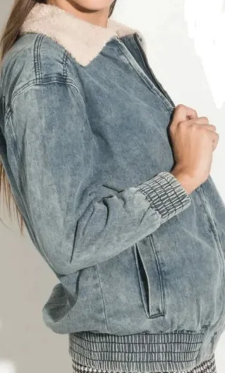 Cazadora vaquera oversize cuello borreguillo