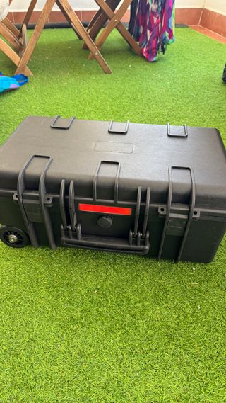 Maleta rígida protectora con ruedas
