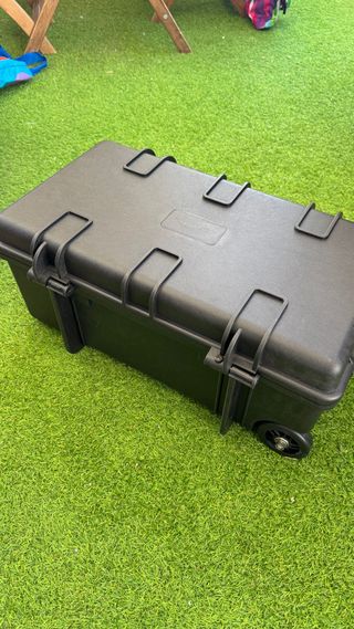 Maleta rígida protectora con ruedas