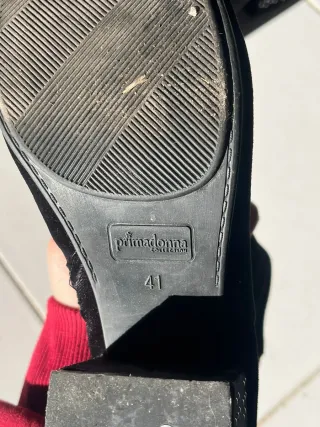 Botines negros con tachuelas