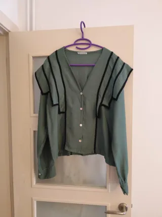 Blusa verde con diseño original