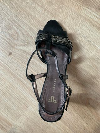 Sandalias Farrutx Piel Negra Tira Adornada