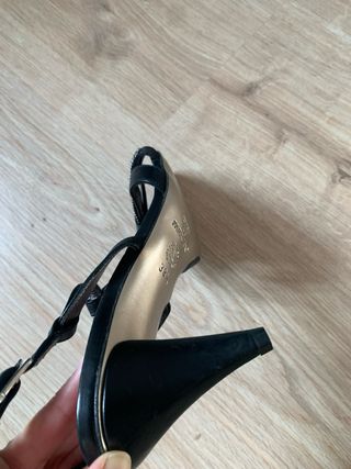 Sandalias Farrutx Piel Negra Tira Adornada