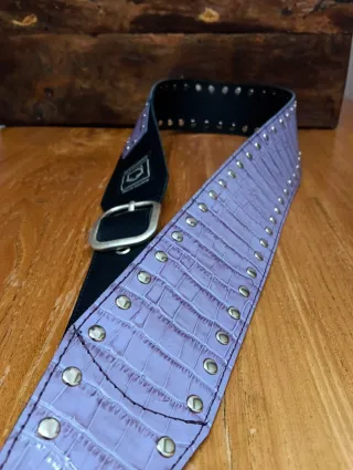 Correa de guitarra de cuero morado