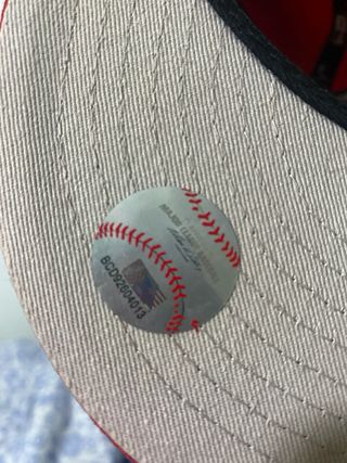 Gorra New Era NY Roja con Detalles Dorados