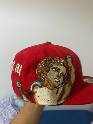 Gorra New Era NY Roja con Detalles Dorados