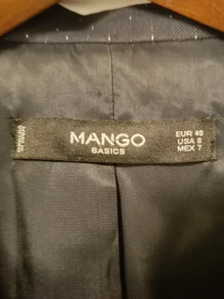 Americana azul marino con puntos Mango