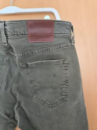 Pantalón vaquero Hollister verde desgastado