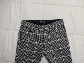 Pantalón cuadros blanco y negro