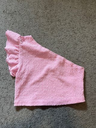 Top rosa con volantes