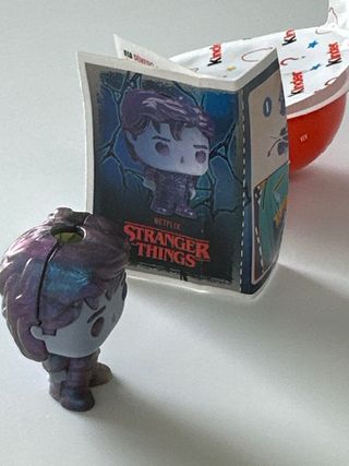 Kinder Sorpresa Stranger Things Steve Revés