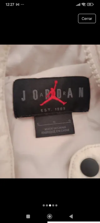 Parka Jordan color crema