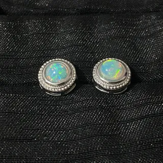 Pendientes de ópalo blanco natural