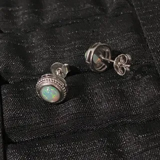 Pendientes de ópalo blanco natural