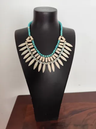 Expositor de collares para negocio o particular.