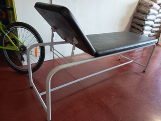 Camilla de masaje negra.