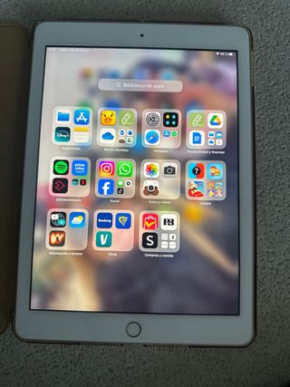 Apple iPad 2017 Dorado y Blanco