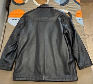 Chaquetón de piel negro