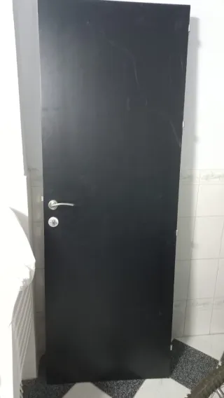 Puerta madera maciza