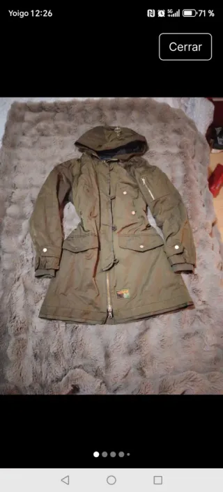 Chaqueta larga Bershka verde militar tipo bomber