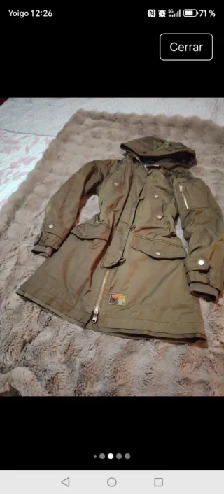 Chaqueta larga Bershka verde militar tipo bomber