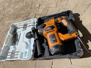 Martillo percutor Kenston 1500W con accesorios