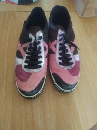 Zapatillas Munich Negras y Rosas
