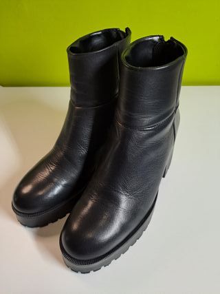 Botines de piel negros con plataforma