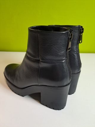 Botines de piel negros con plataforma