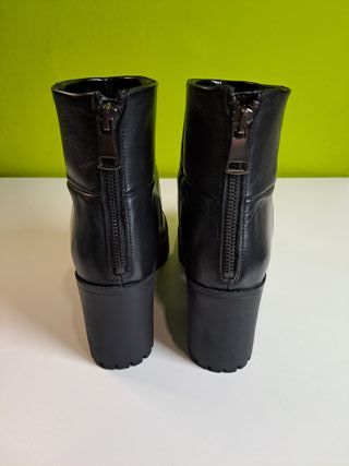 Botines de piel negros con plataforma