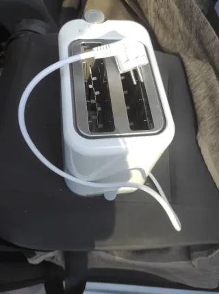 Tostadora de pan blanca