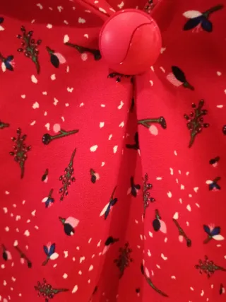 Blusa Kiabi sin mangas floral roja talla grande